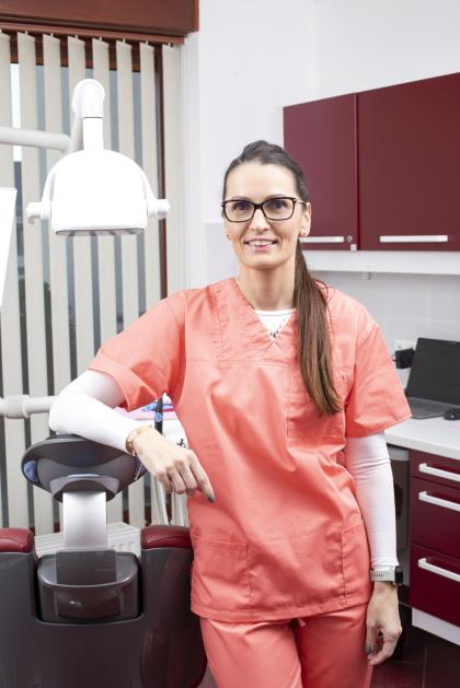 Teveli Brigitta - Vezető fogászati asszisztens, dentálhigiénikus